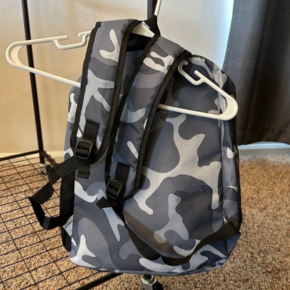 Camo backpack - Picture 2 of 4